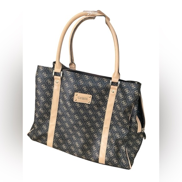 Guess large travel tote a few large sections for carrying things in great shape - Picture 1 of 6